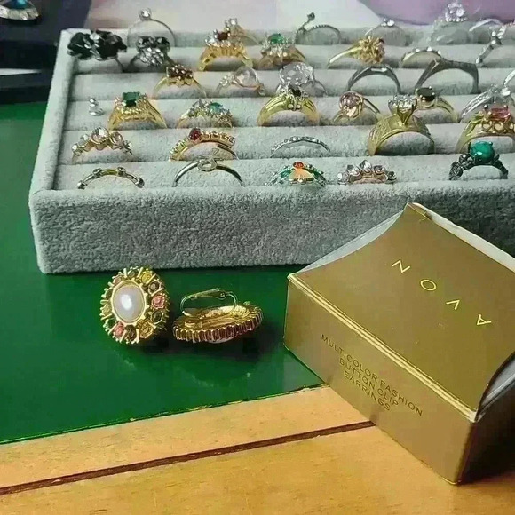 Avon multicolor buttons clip earrings gold tone fuax pearl Rhinestones - Picture 14 of 16